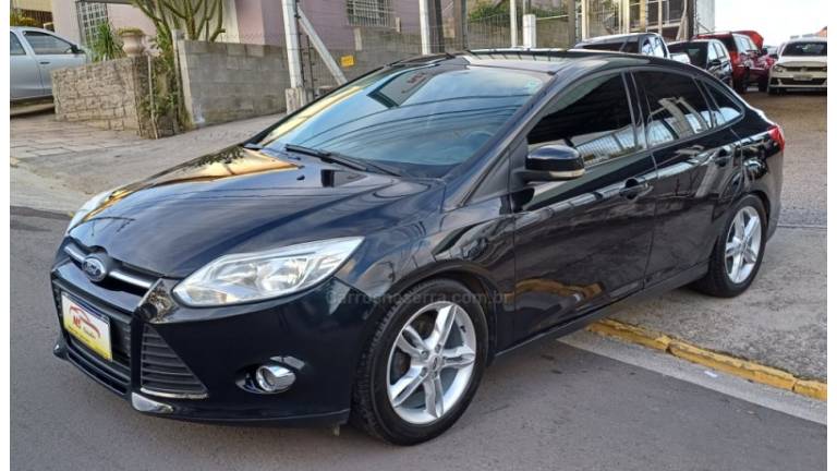 FORD - FOCUS - 2013/2014 - Preta - R$ 44.900,00