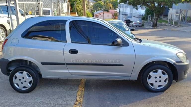 CHEVROLET - CELTA - 2010/2011 - Prata - R$ 16.500,00