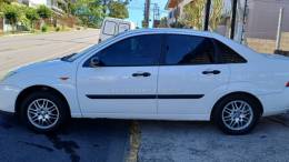 FORD - FOCUS - 2000/2001 - Branca - R$ 15.000,00