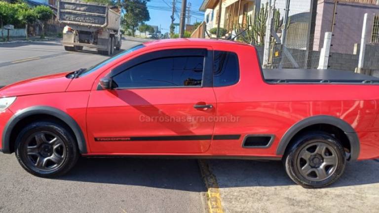 VOLKSWAGEN - SAVEIRO - 2011/2012 - Vermelha - R$ 45.000,00