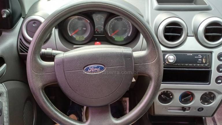 FORD - FIESTA - 2010/2011 - Prata - R$ 22.900,00