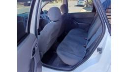 FORD - FOCUS - 2000/2001 - Branca - R$ 15.000,00
