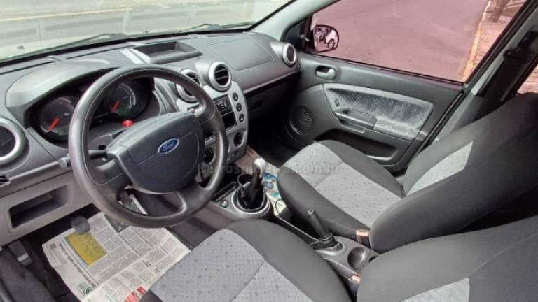 FORD - FIESTA - 2010/2011 - Prata - R$ 22.900,00