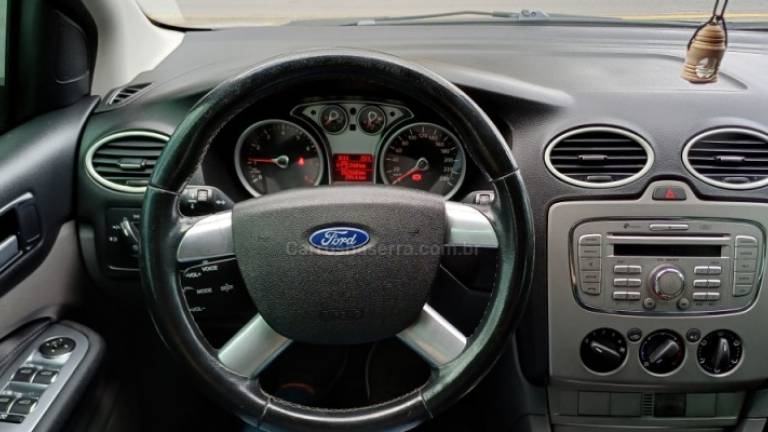 FORD - FOCUS - 2013/2013 - Prata - R$ 41.900,00