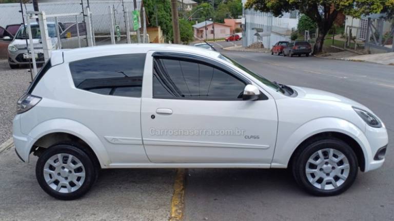 FORD - KA - 2012/2013 - Branca - R$ 24.900,00