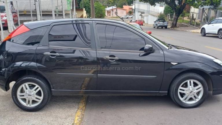 FORD - FOCUS - 2009/2009 - Preta - R$ 24.900,00