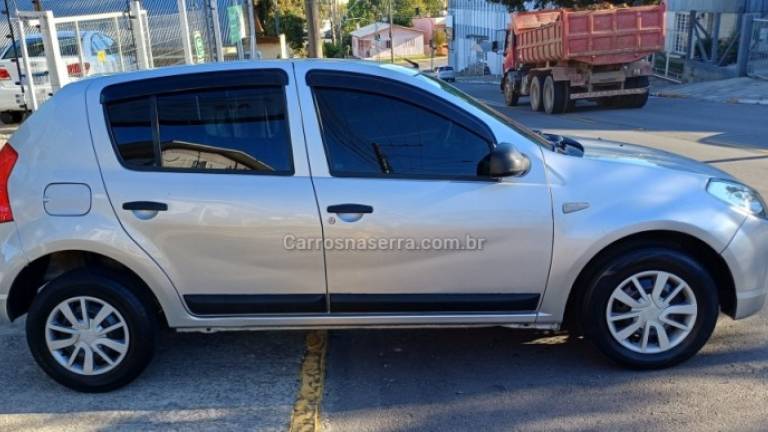 RENAULT - SANDERO - 2009/2010 - Prata - R$ 22.500,00