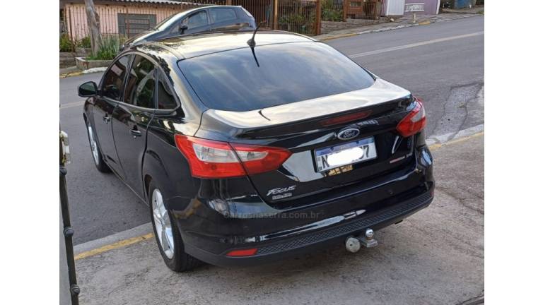 FORD - FOCUS - 2013/2014 - Preta - R$ 44.900,00