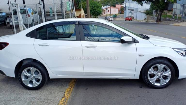 CHEVROLET - ONIX - 2023/2023 - Branca - R$ 74.900,00