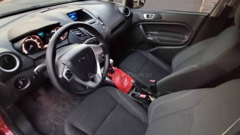 FORD - FIESTA - 2015/2015 - Vermelha - R$ 41.900,00