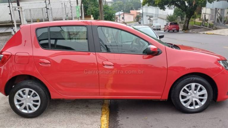 RENAULT - SANDERO - 2015/2015 - Vermelha - R$ 36.900,00