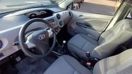 TOYOTA - ETIOS - 2013/2013 - Cinza - R$ 39.900,00