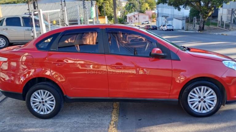 FIAT - GRAND SIENA - 2016/2016 - Vermelha - R$ 38.500,00