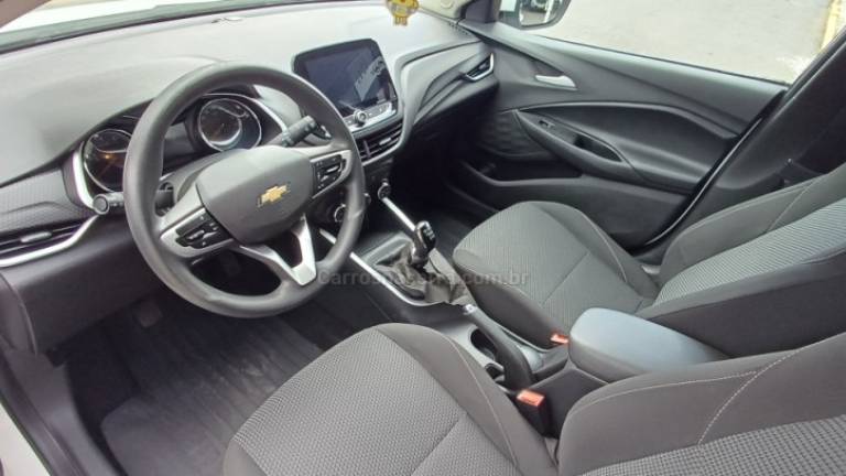 CHEVROLET - ONIX - 2023/2023 - Branca - R$ 74.900,00