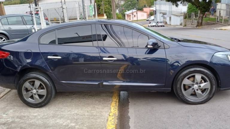 RENAULT - FLUENCE - 2012/2013 - Azul - R$ 36.500,00