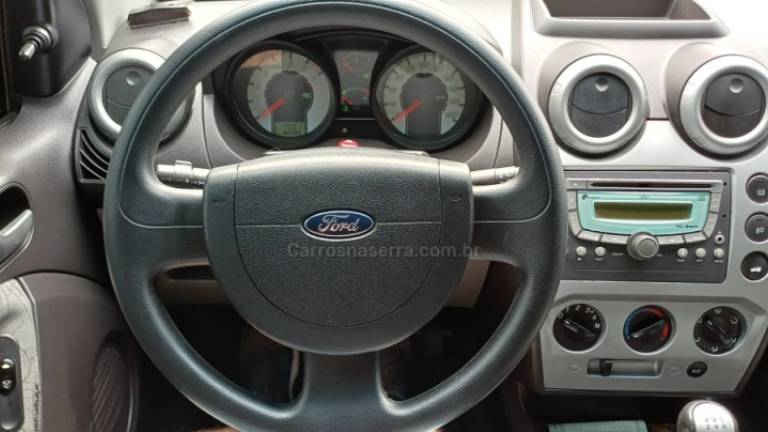 FORD - FIESTA - 2010/2010 - Prata - R$ 26.900,00