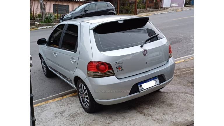 FIAT - PALIO - 2011/2011 - Prata - R$ 28.900,00