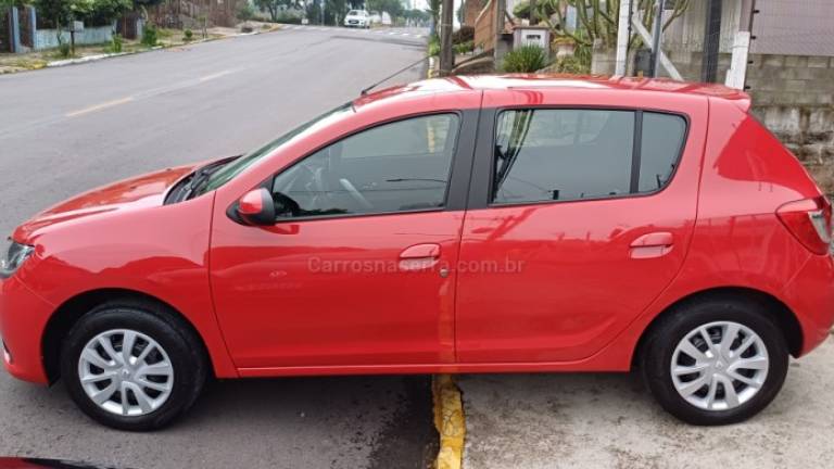 RENAULT - SANDERO - 2015/2015 - Vermelha - R$ 36.900,00