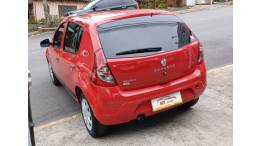 RENAULT - SANDERO - 2011/2012 - Vermelha - R$ 27.900,00