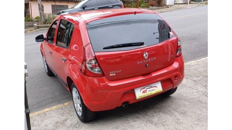 RENAULT - SANDERO - 2011/2012 - Vermelha - R$ 27.900,00