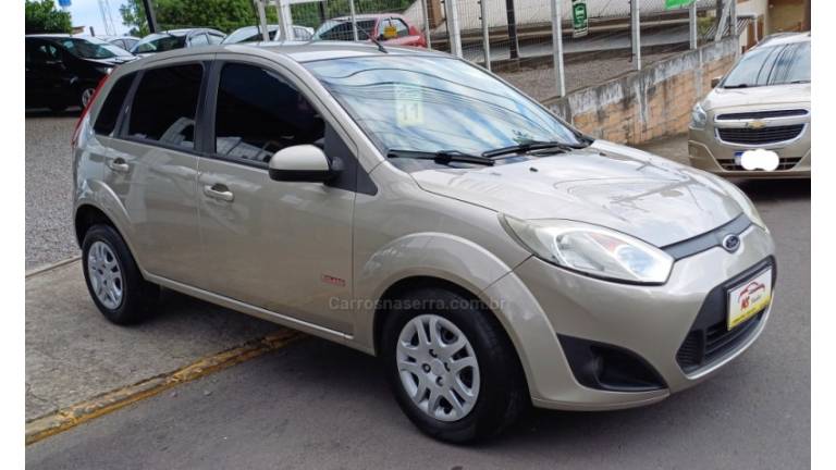 FORD - FIESTA - 2010/2011 - Prata - R$ 22.900,00