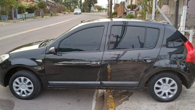RENAULT - SANDERO - 2008/2008 - Preta - R$ 22.500,00