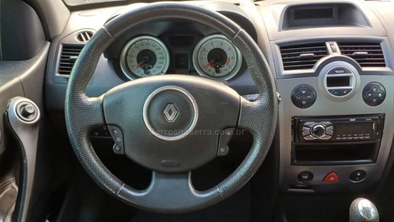 RENAULT - MÉGANE - 2010/2011 - Cinza - R$ 29.900,00