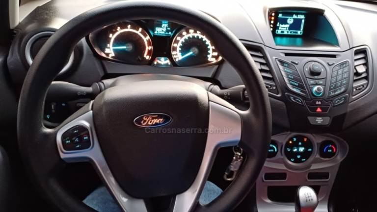 FORD - FIESTA - 2015/2015 - Vermelha - R$ 41.900,00