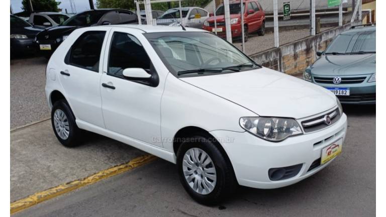 FIAT - PALIO - 2010/2011 - Branca - R$ 24.900,00