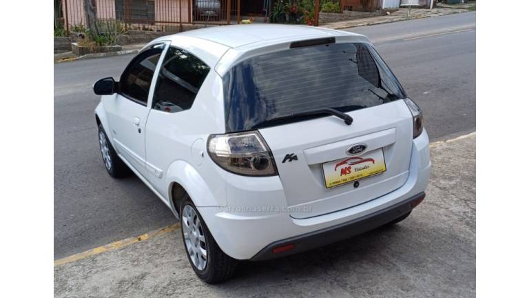 FORD - KA - 2012/2013 - Branca - R$ 24.900,00