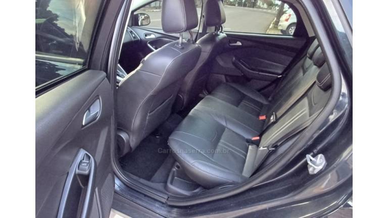 FORD - FOCUS - 2013/2014 - Preta - R$ 44.900,00