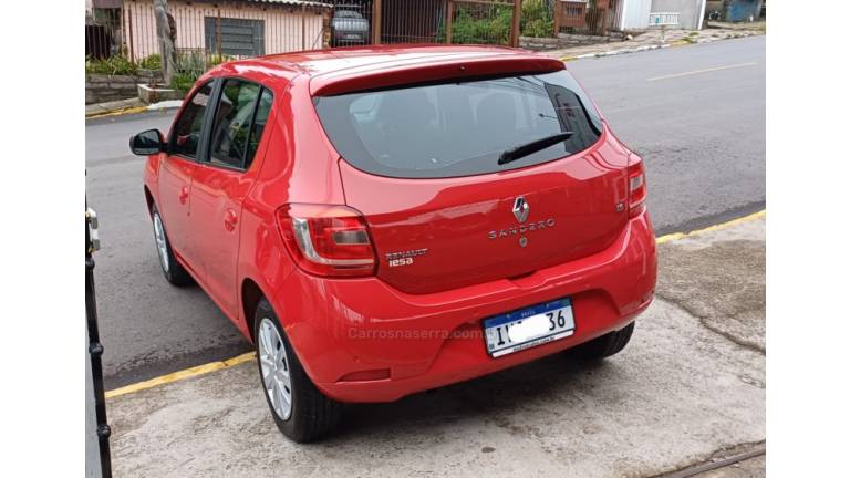 RENAULT - SANDERO - 2015/2015 - Vermelha - R$ 36.900,00