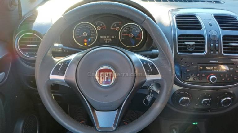 FIAT - GRAND SIENA - 2016/2016 - Vermelha - R$ 38.500,00