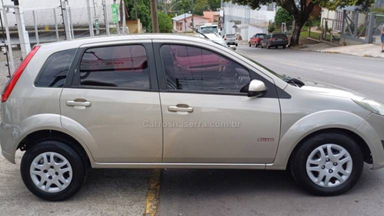 FORD - FIESTA - 2010/2011 - Prata - R$ 22.900,00