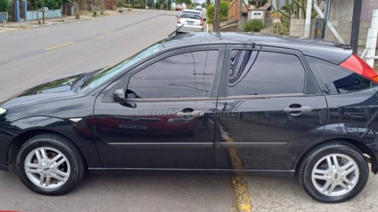 FORD - FOCUS - 2009/2009 - Preta - R$ 24.900,00