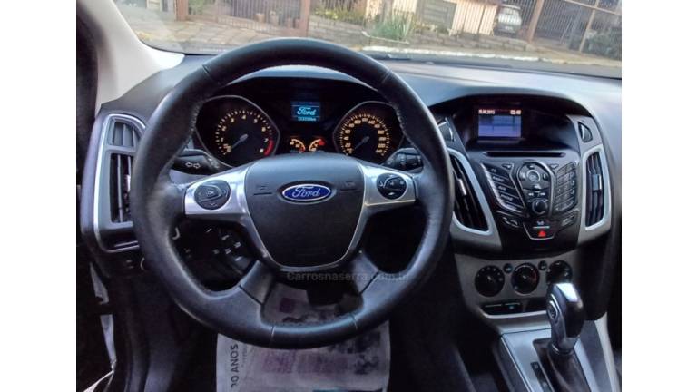FORD - FOCUS - 2013/2014 - Preta - R$ 44.900,00