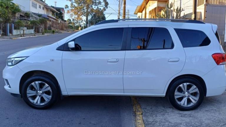 CHEVROLET - SPIN - 2021/2022 - Branca - R$ 79.900,00