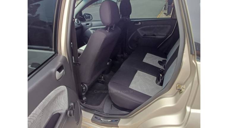 FORD - FIESTA - 2010/2010 - Prata - R$ 26.900,00