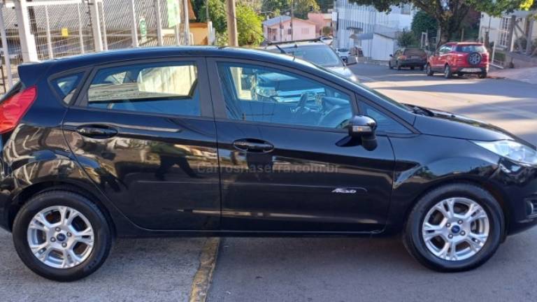 FORD - FIESTA - 2013/2014 - Preta - R$ 35.900,00