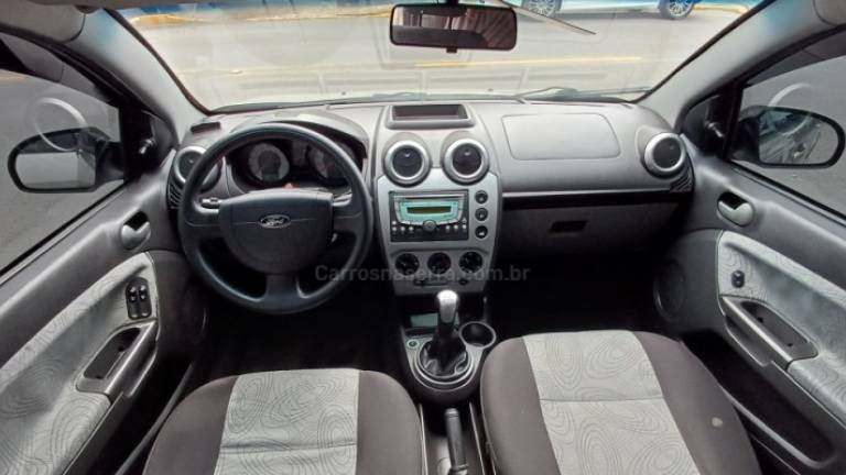 FORD - FIESTA - 2010/2010 - Prata - R$ 26.900,00