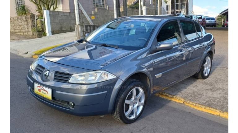 RENAULT - MÉGANE - 2010/2011 - Cinza - R$ 29.900,00
