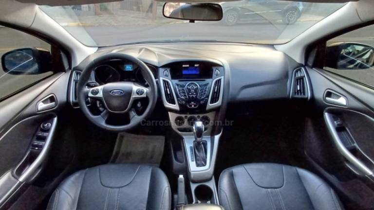 FORD - FOCUS - 2013/2014 - Preta - R$ 44.900,00