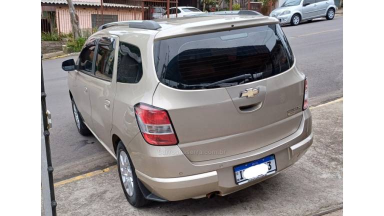 CHEVROLET - SPIN - 2014/2015 - Bege - R$ 52.500,00