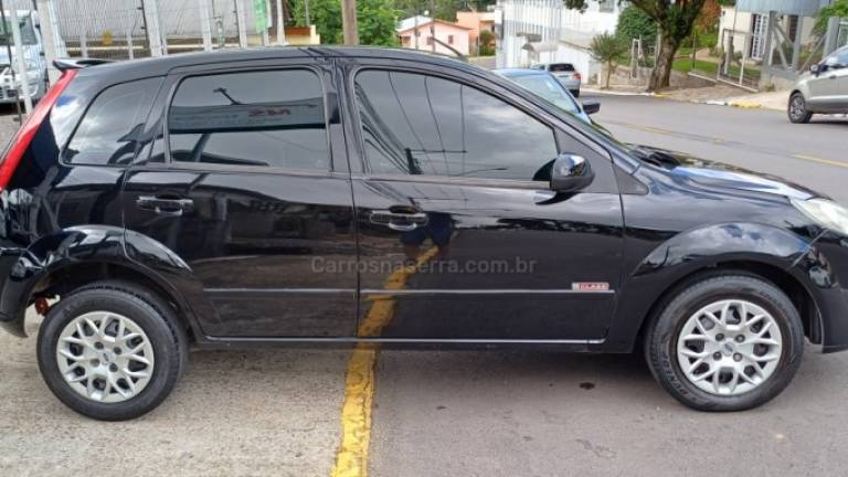 FORD - FIESTA - 2010/2011 - Preta - R$ 28.900,00