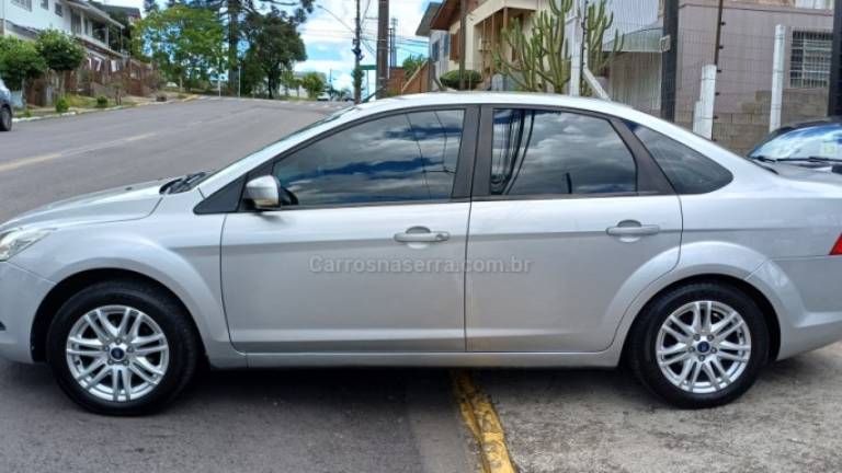 FORD - FOCUS - 2013/2013 - Prata - R$ 41.900,00