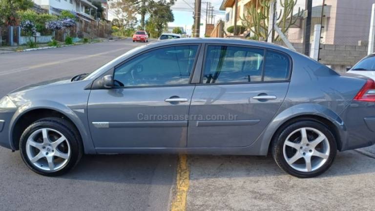 RENAULT - MÉGANE - 2010/2011 - Cinza - R$ 29.900,00
