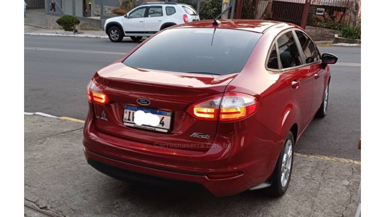 FORD - FIESTA - 2015/2015 - Vermelha - R$ 41.900,00