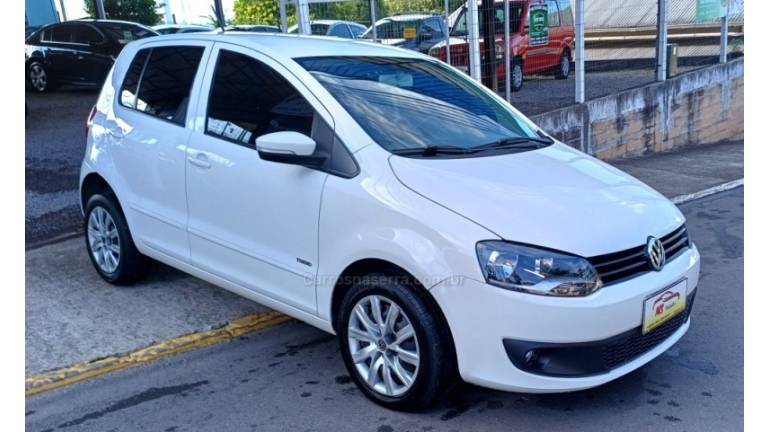 VOLKSWAGEN - FOX - 2010/2011 - Branca - R$ 33.900,00