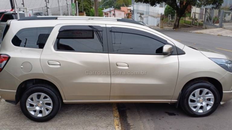 CHEVROLET - SPIN - 2014/2015 - Bege - R$ 52.500,00