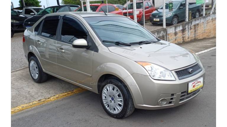 FORD - FIESTA - 2010/2010 - Prata - R$ 26.900,00